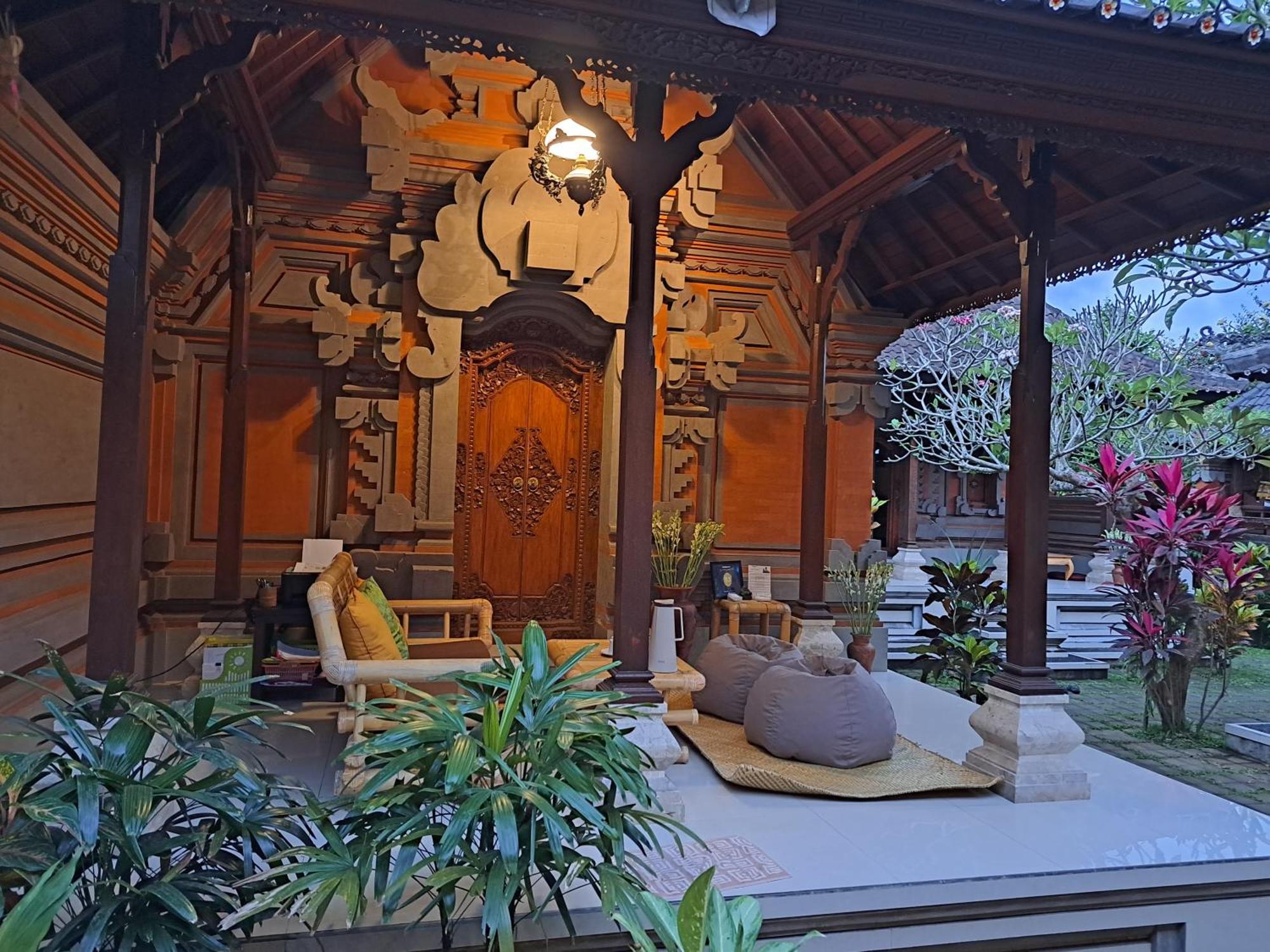 Отель Sahadewa House Убуд Экстерьер фото